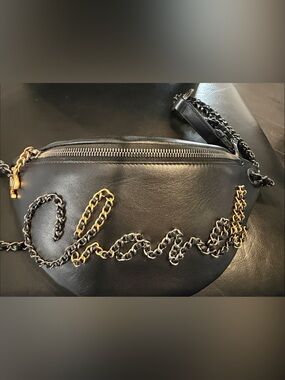 CHANEL
Calfskin Chain 20s Signe Waist Bag Black